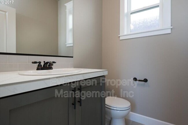Building Photo - 7014 N Fessenden St