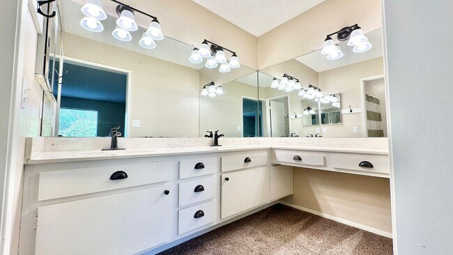 Building Photo - Beautifully Remodeled Upstairs Condo Unit with Private Balcony Patio in Downtown Fallbrook!