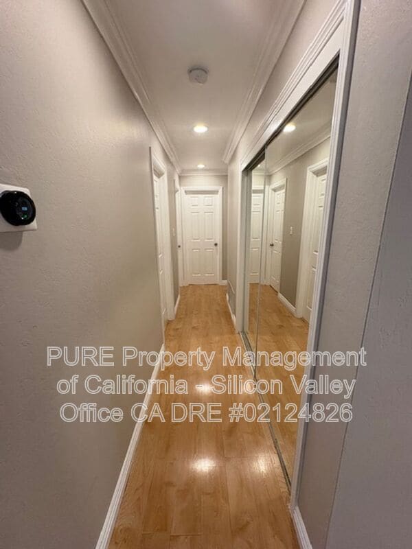 Building Photo - 2883 Vía Encinitas