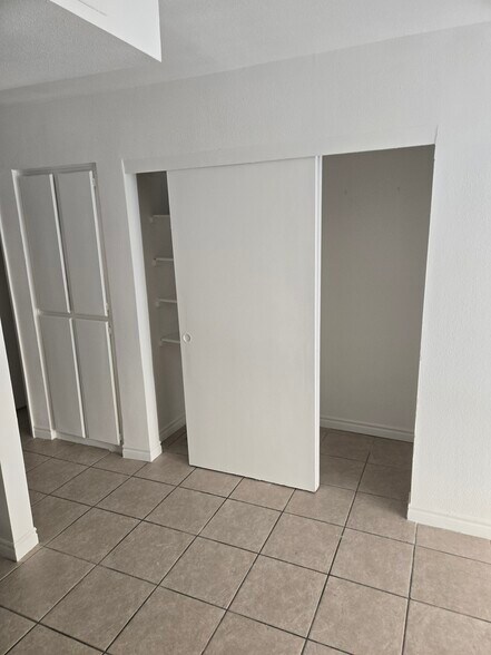 Building Photo - 2701 Kline Cir