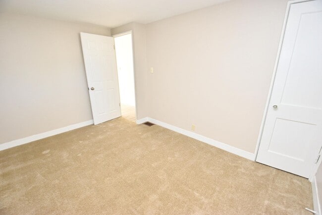 Building Photo - Remodeled, 2 bedroom South Bend IN home