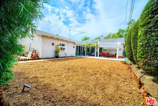 Building Photo - 3282 Stoner Ave