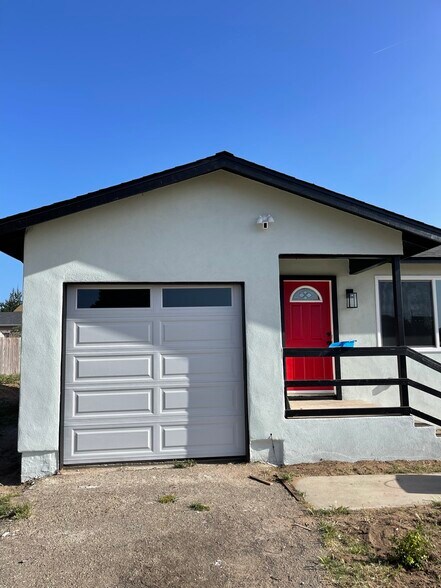 Building Photo - 2331 Paso Robles St