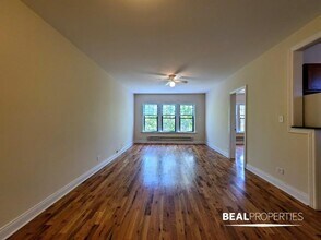 Building Photo - 2 bedroom in CHICAGO IL 60657