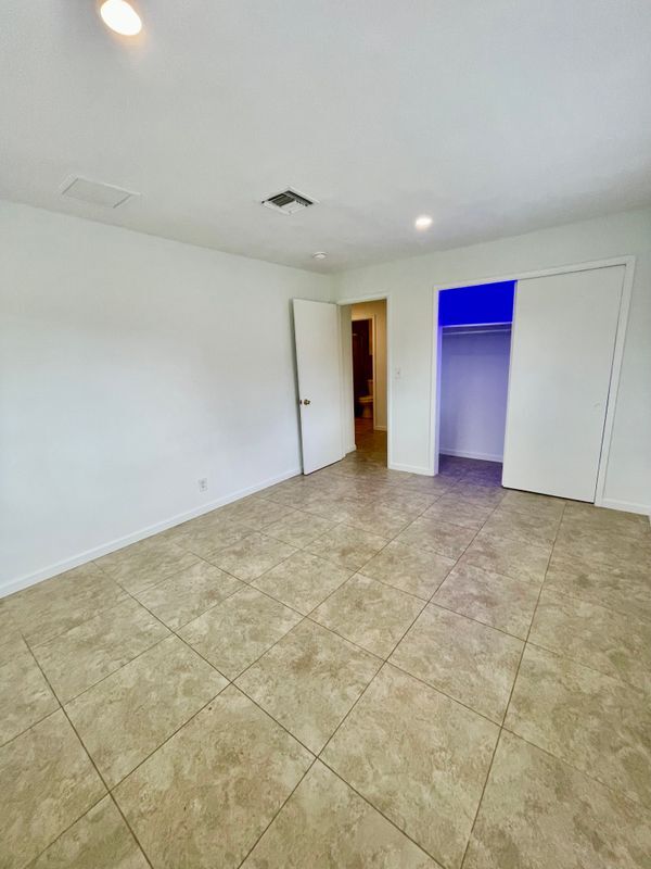 Building Photo - 4430 W Broward Blvd