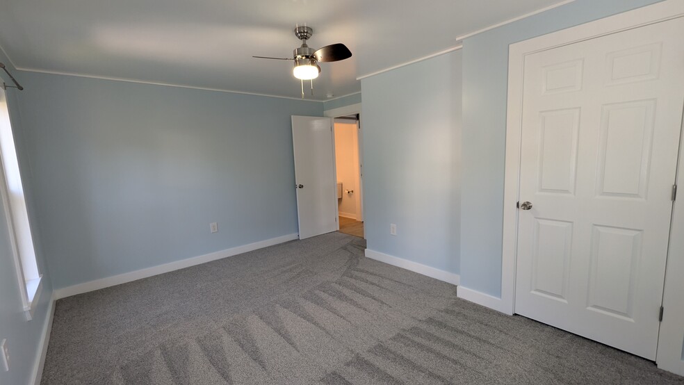 Building Photo - 207 Crowe Ave