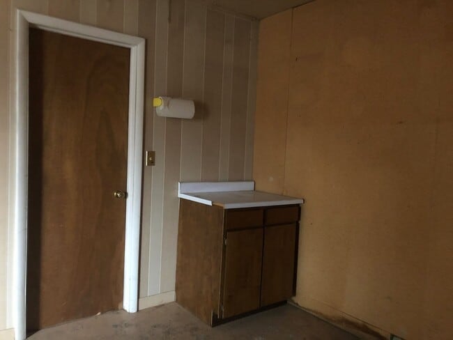 Building Photo - Charming 2-Bed, 1-Bath Hamilton Home with Attached Double Garage