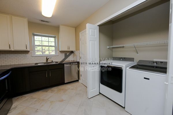 Building Photo - 608 Edenberry Dr