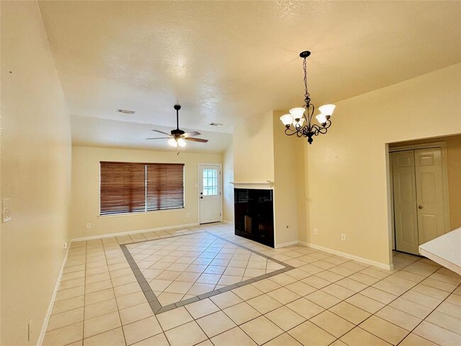 Building Photo - 18523 Spinney Ln