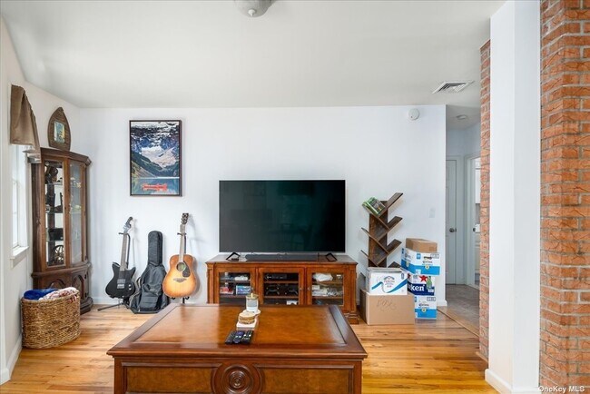 Building Photo - 130 Taft Ave