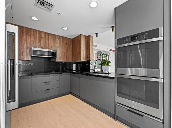 Building Photo - 19400 Turnberry Way