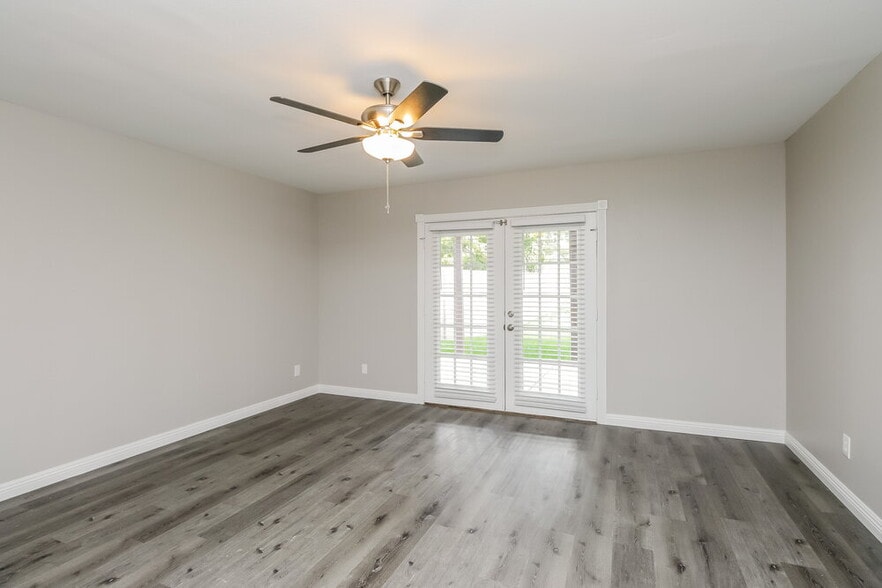 Building Photo - 6106 E Ivyglen St