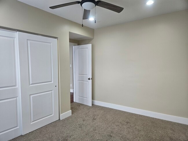 Building Photo - 3040 N Cicero Ave