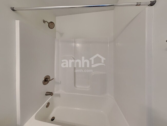 Building Photo - 216 Leland Ln