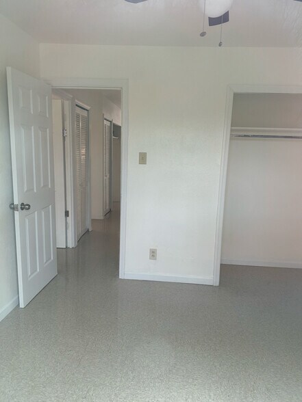 Building Photo - 2074 Springvale Dr