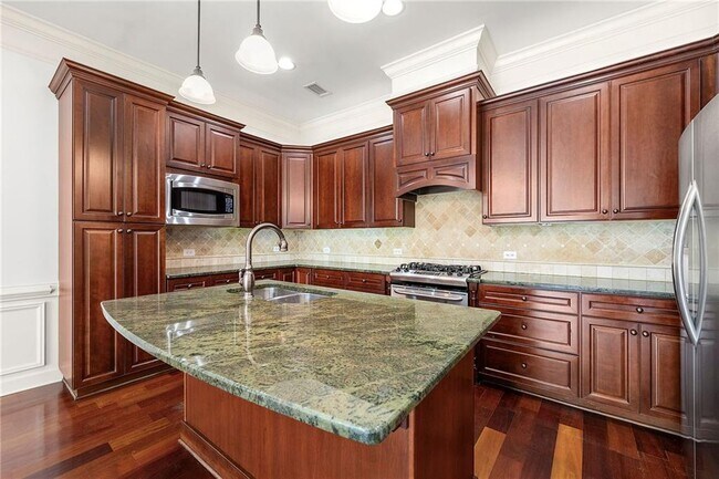 Building Photo - 15 Buford Village Walk