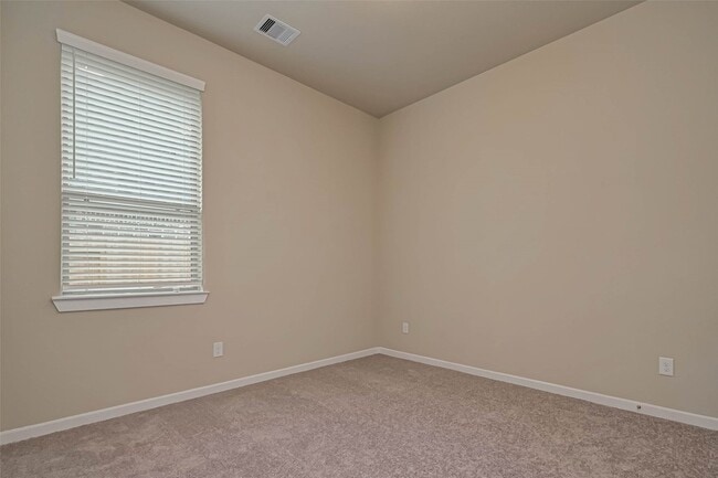Building Photo - 348 Rise Ln