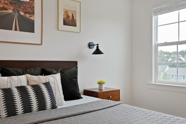 Building Photo - Franklin Townhome For Lease