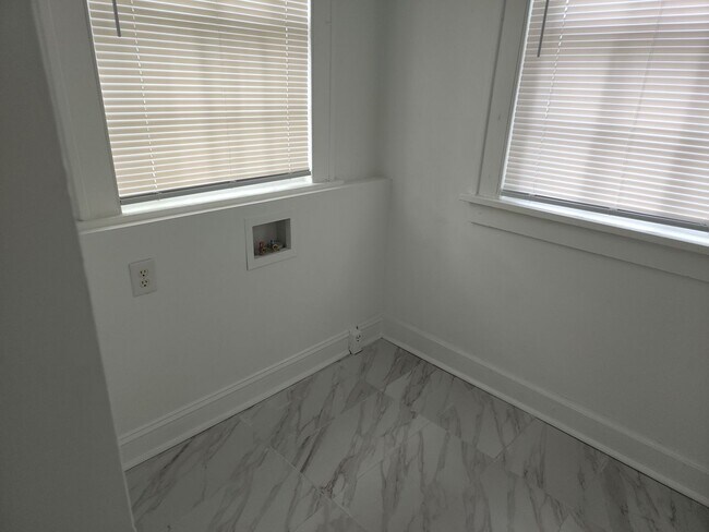 Building Photo - Completely Remodeled Cottage style home fo...