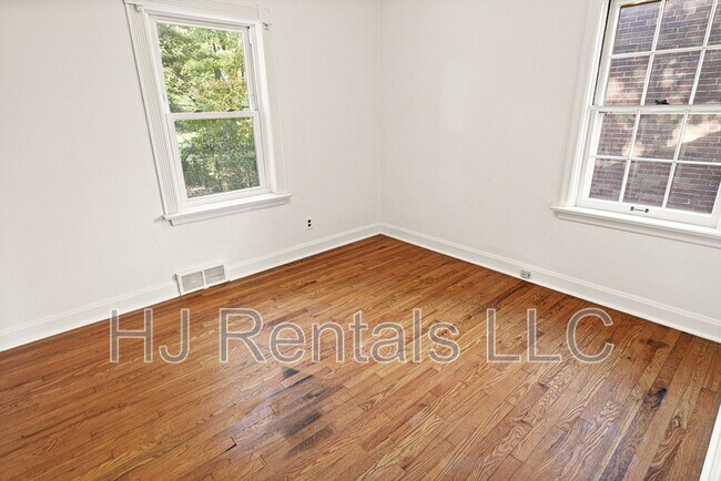 Building Photo - 1305 S New Florissant Rd