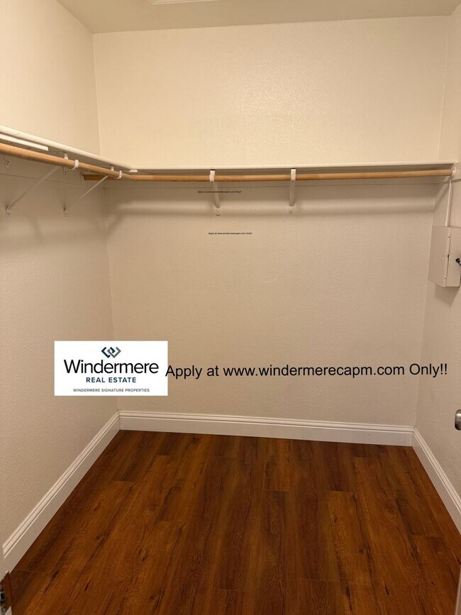 Building Photo - Hampton Village Beauty, A Very Desired Floor Plan!