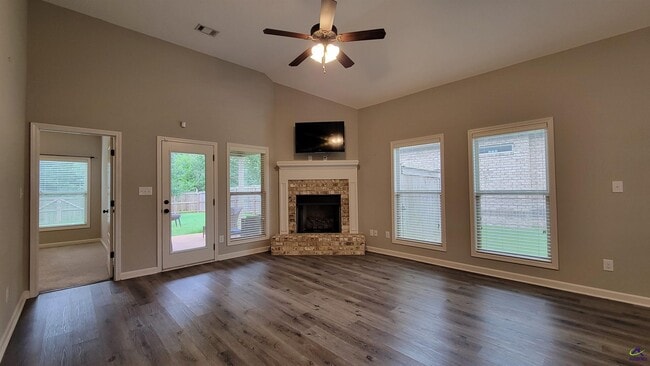 Building Photo - 106 Hay Bale Wy