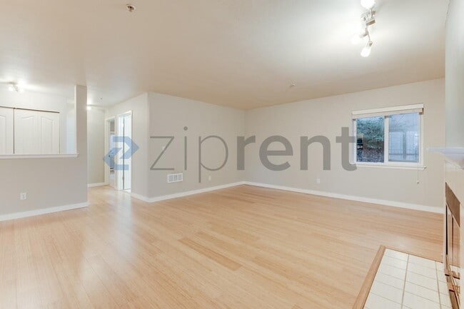 Building Photo - 2419 8th Ave N