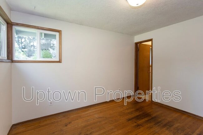Building Photo - 9370 SW Killarney Ln