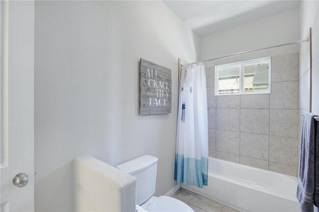 Building Photo - 4116 Godwit Dr