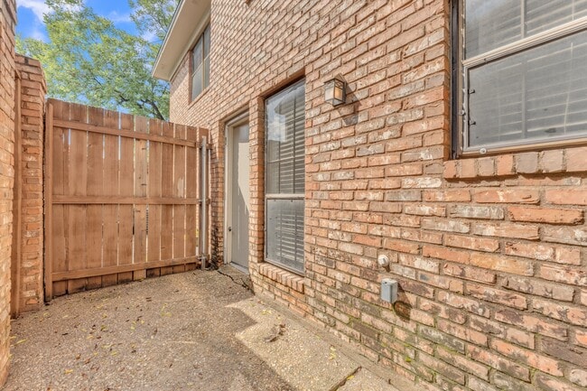 Building Photo - 1310 Speight Ave