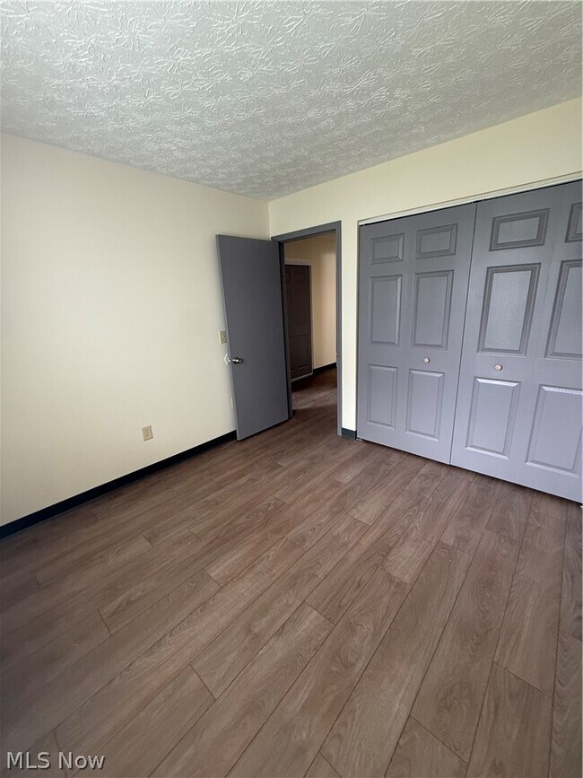 Building Photo - 2850 Vista View Dr