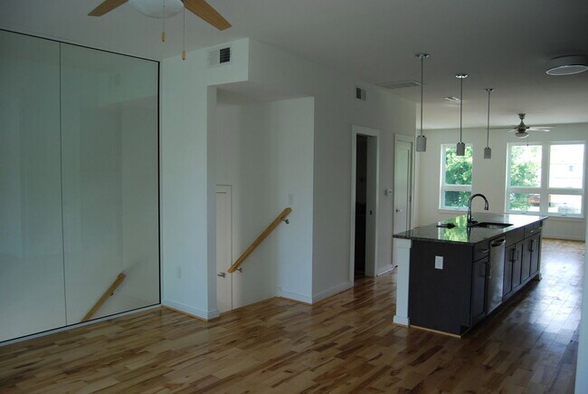 Building Photo - 1109 Porter St