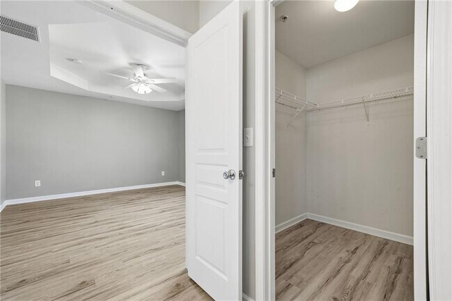 Building Photo - 331 Oakview Way