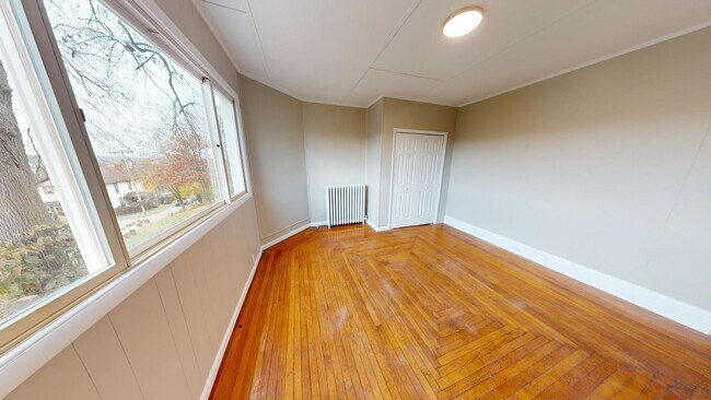 Building Photo - 4 Bed 1.5 Bath Single Family Home for Rent