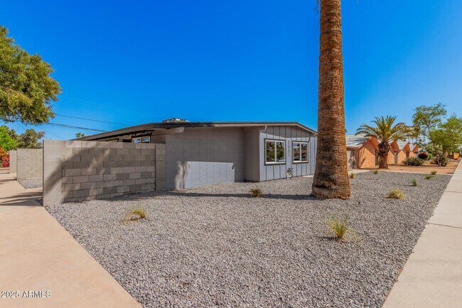 Building Photo - 3331 N 66th Pl