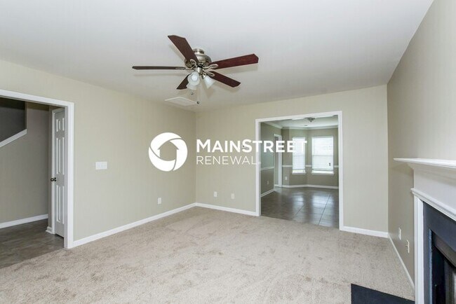 Building Photo - 3 Bedroom Pet-Friendly Home in Charlotte, NC with Main Street Renewal