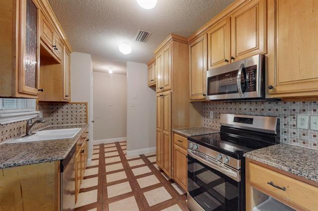 Building Photo - 1102 High Mesa Dr