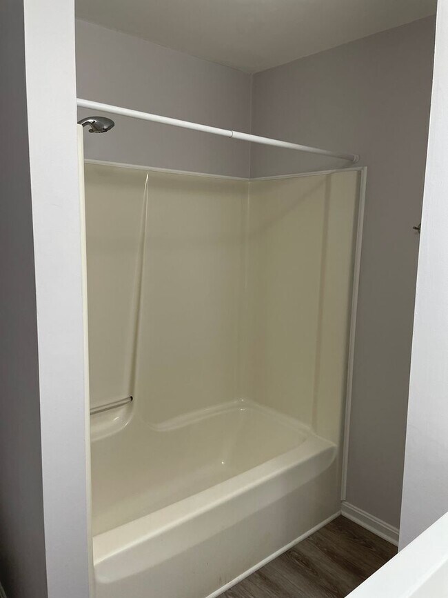 Building Photo - 380 Main Cross St