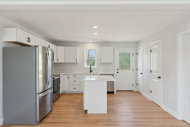 Building Photo - 8 Legacy Ln