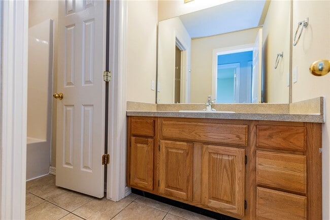 Building Photo - 255a Ravenwood Blvd