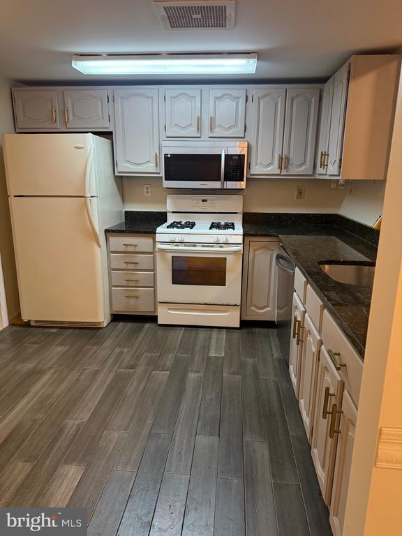 Building Photo - 803 Mountainview Dr