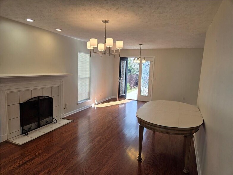 Building Photo - 3243 Oak Vista Way SW