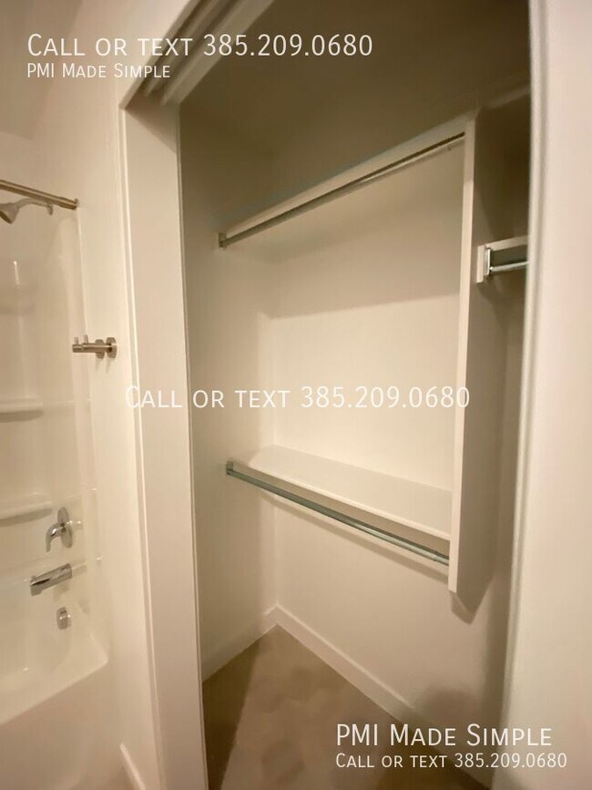 Building Photo - Clear and Bright, Newer Townhome in Rivert...