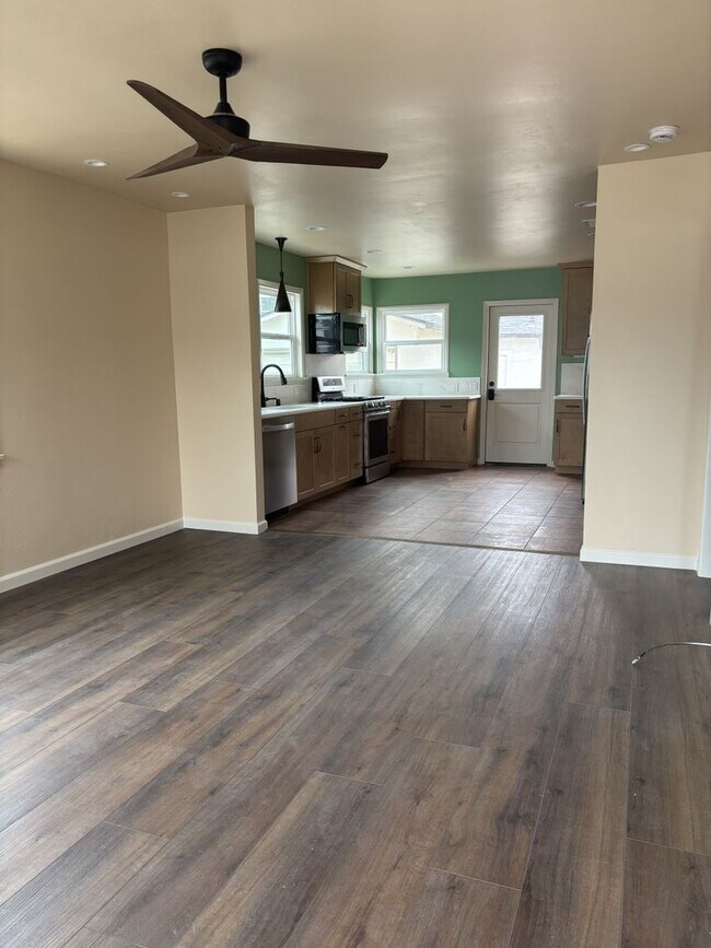 Building Photo - 314 Castaic Ave