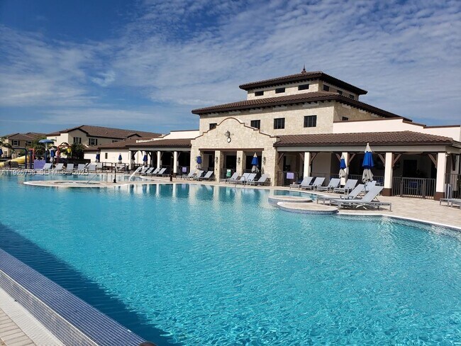 Building Photo - 9516 SW 167th Ave