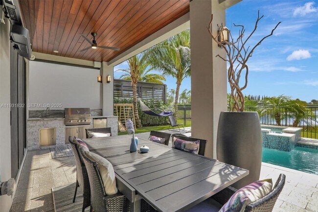 Building Photo - 17113 Aquavera Way