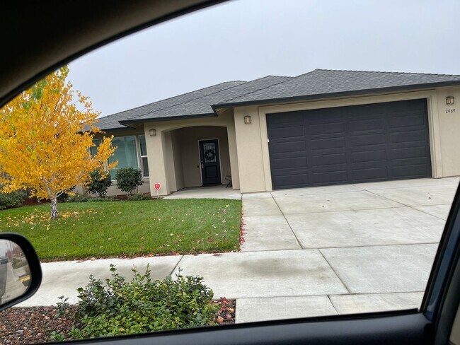 Building Photo - Chico 3 bed 2 bath luxury Belvedere neighborhood, 1800 sqft living space