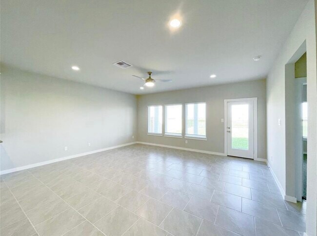 Building Photo - 28938 Yulee Mill Dr