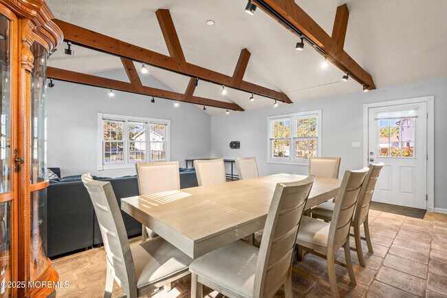 Building Photo - 72 Whalepond Rd