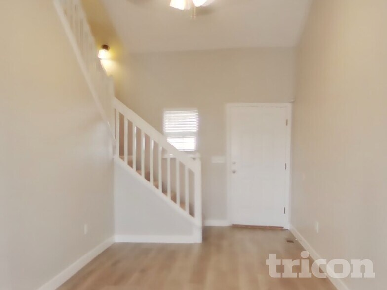 Building Photo - 500 N 28th Ave